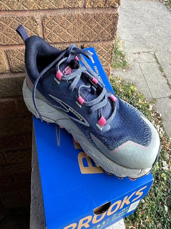 BROOKS Cascadia 18 Trail Adapt Running Oceana Shoes 9.5 B 41 M Womens - Picture 1 of 9